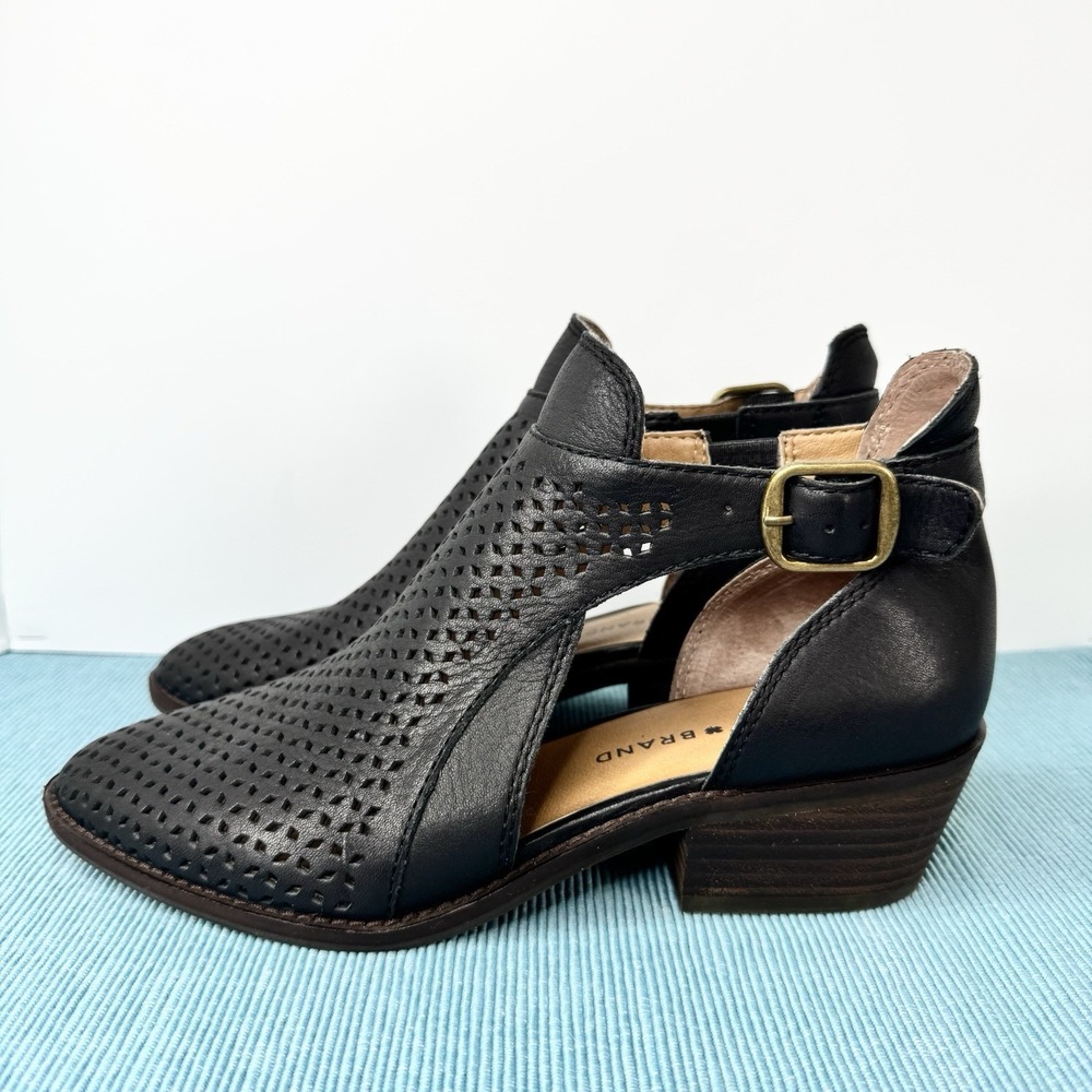 Lucky Brand Fillian Black Leather Perforated Ankle Boots Strappy Boho Size 7.5 - Picture 3 of 8